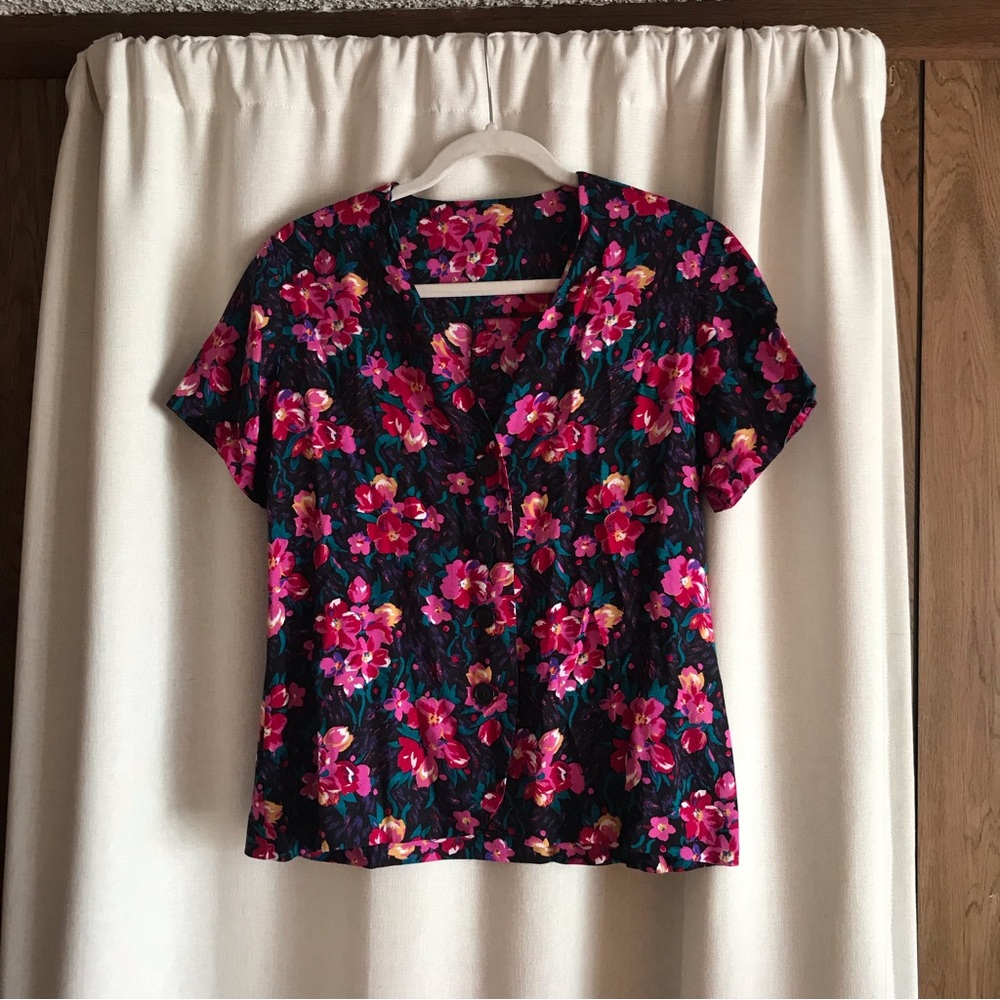 Women’s vintage unbranded collarless floral blouse